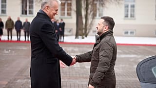 Il presidente ucraino Volodymyr Zelensky con il presidente della Lituania Gitanas Nauseda