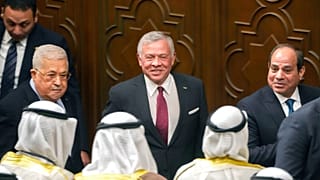 الرئيس المصري عبد الفتاح السيسي، ونظيره الفلسطيني محمود عباس والعاهل الأردني الملك عبد الله الثاني،في القاهرة، مصر، الأحد 12 فبراير/شباط 2023.