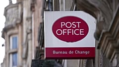 İngiltere'nin başkenti Londra'da bir posta ofisi logosu (arşiv)
