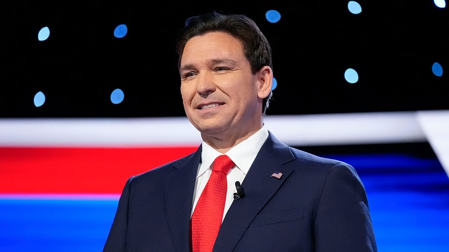 ABD Başkanlık seçimleri için Cumhuriyetçi Parti'den aday olmak için yarışan Ron deSantis rakibi ile televizyonda canlı yayında kozlarını paylaştı