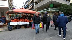 Griechen kaufen auf dem Markt ein