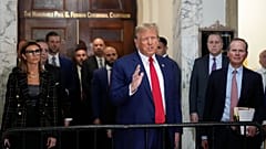 Трамп в окружении адвокатов