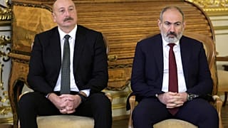 Премьер-министр Армении Никол Пашинян и президент Азербайджана Ильхам Алиев в Санкт-Петербурге, 26 декабря 2023 г.