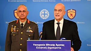 Ο υπουργός Εθνικής Άμυνας, Νίκος Δένδιας και ο νέος αρχηγός ΓΕΕΘΑ, Δημήτρης Χούπης 