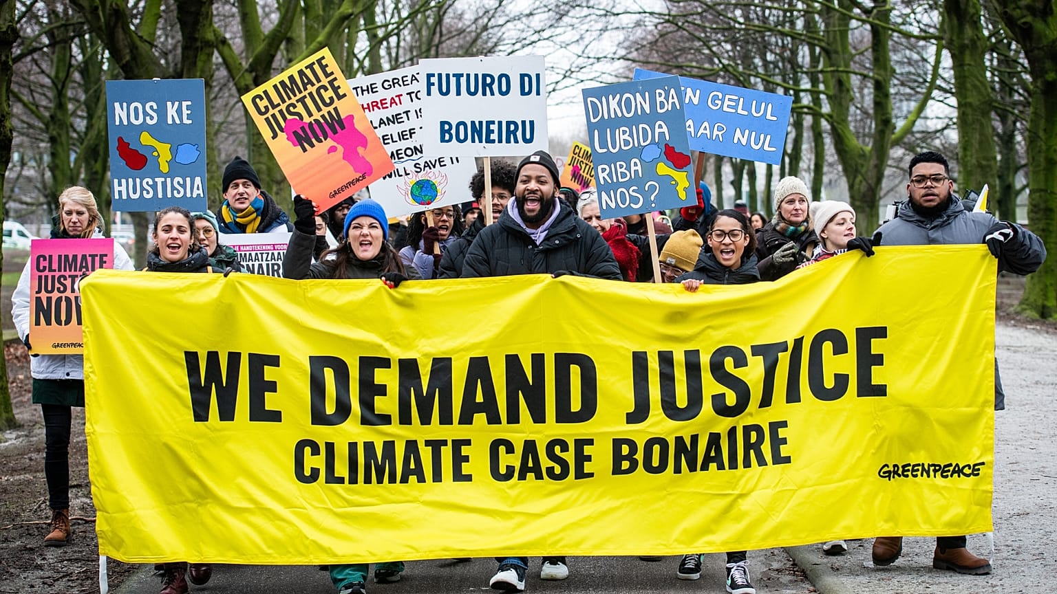 Huit habitants de Bonaire, ainsi que Greenpeace Pays-Bas, poursuivent l'État néerlandais en justice.
