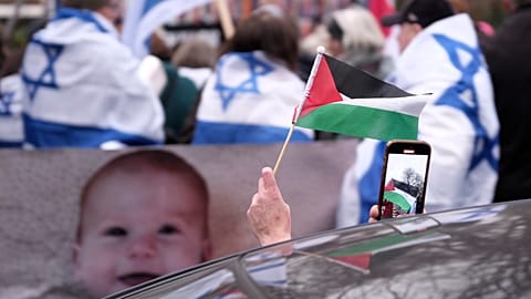 Proteste vor dem Internationalen Gerichtshof in Den Haag, wo über den Krieg in Gaza verhandelt wird