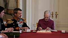 Königin Margrethe II. unterzeichnet ihre Abdankungsurkunde. Schloß Christiansborg, 14. Januar 2024