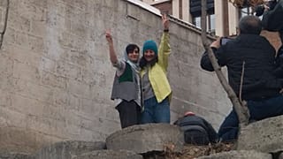 نیلوفر حامدی و الهه محمدی در زمان آزادی