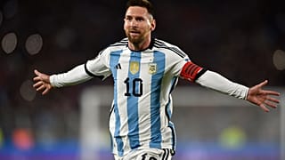 ليونيل ميسي يحتفل بتسجيل هدف في مرمى الإكوادور خلال مباراة مؤهلة لكأس العالم 2026 على ملعب مونومنتال في بوينس آيرس. 2023/09/07