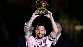 Imagen de Messi primer jugador en ganar tres veces el premio The Best de la FIFA, que distingue al mejor futbolista de la categoría masculina.