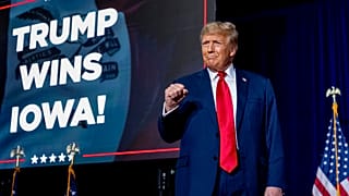 Donald Trump, Iowa'da düzenlenen gecede destekçileriyle buluştu