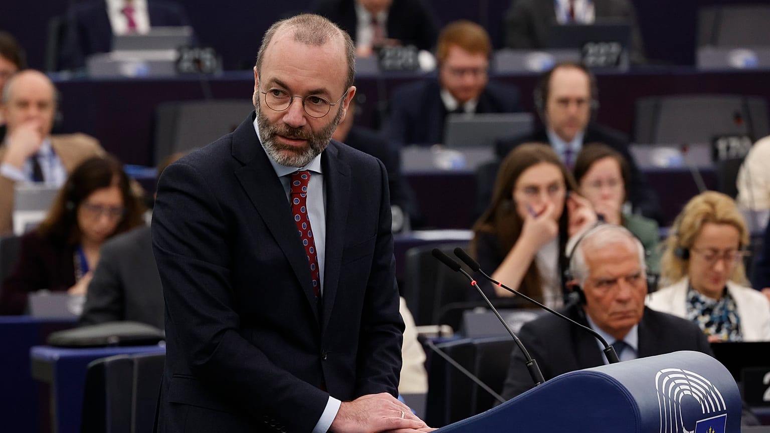 Manfred Weber, az Európai Néppárt elnöke az Európai Parlament strasbourgi ülésén 2023. április 18-án