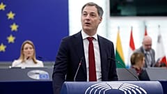 AB dönem başkanı sıfatıyla Fransa'nın Strazburg kentindeki Avrupa Parlamentosu'nda konuşan Belçika Başbakanı Alexander De Croo