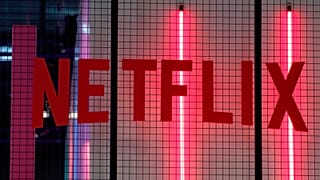شعار شركة الترفيه الأمريكية Netflix مصور في باريس.