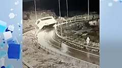 لحظة انقلاب الحافلة