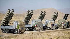 نمونه‌هایی از سامانه موشکی ایران در جریان یک رزمایش در شمال این کشور به تاریخ ۱۷ اکتبر ۲۰۲۲