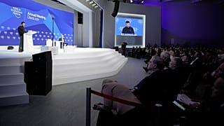 El presidente ucraniano, Volodímir Zelenski, pronuncia su discurso en la reunión anual del Foro Económico Mundial en Davos, Suiza, el martes 16 de enero de 2024.