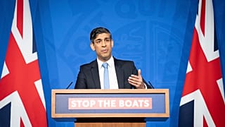 Rishi Sunak brit miniszterelnök sajtótájékoztatón beszél a londoni Downing Streeten 2024. január 18-án