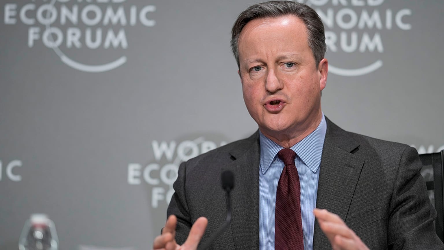 dAVID cAMERON BRIT KÜLÜGYMINISZTER dAVOSBAN