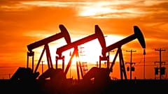 Olajszivattyúk a texasi Midland külterületén 2020. április 17-én