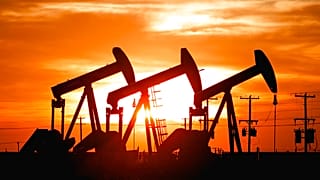 Olajszivattyúk a texasi Midland külterületén 2020. április 17-én