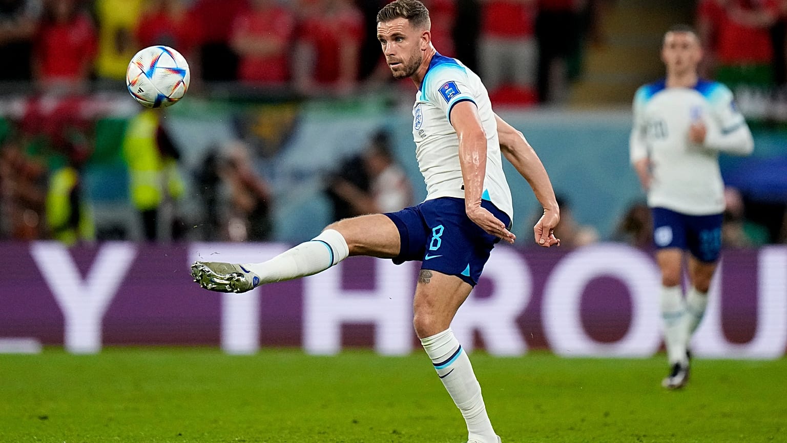 لاعب منتخب إنجلترا جوردان هندرسون خلال مباراة كأس العالم بين إنجلترا وويلز - الريان، قطر. 2022/11/29