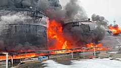 Nach einem ukrainischen Drohnenangriff ist in der russischen Grenzstadt Klinzy ein Großbrand ausgebrochen. 