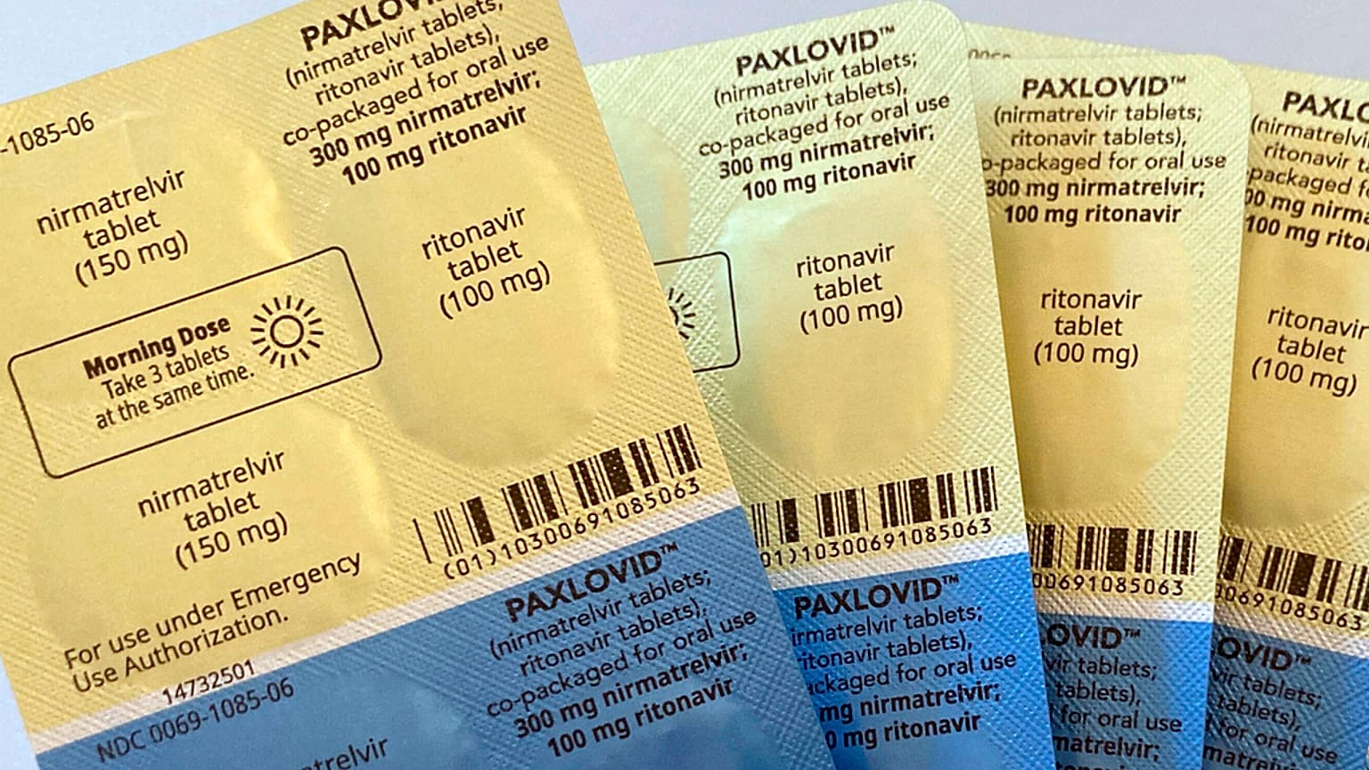 A Pfizer által gyártott és az EMA által 2022 januárjában engedélyezett "Paxlovidot" ingyen kellett volna biztosítaniuk a betegek számára. 