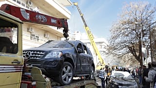 Συνεργεία πρώτων βοηθειών στο σημείο της πυραυλικής επίθεσης στη Δαμασκό