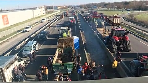 С четверга протестующие блокируют автомагистраль A64 Тулуза-Байонна