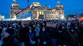In Berlin versammelten sich am Sonntag 100.000 Menschen, um sich gegen Rechtsextremismus stark zu machen.