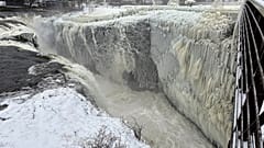 Chutes d'eau glacées à Paterson dans le New Jersey, le 18 janvier 2024.