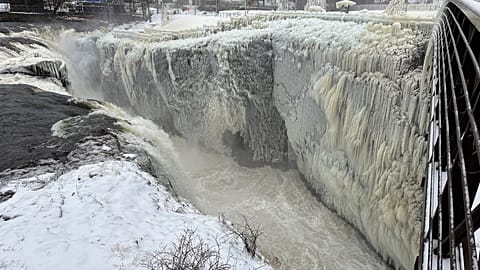 Chutes d'eau glacées à Paterson dans le New Jersey, le 18 janvier 2024.