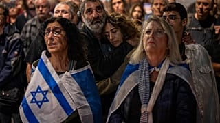 Mais de 100 reféns continuam retidos pelo Hamas na Faixa de Gaza