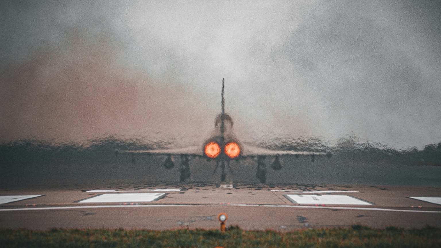 Ein Eurofighter wurde als Begleitschutz für das Flugzeug mit Aditya V. entsandt.