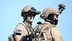 A kép illusztráció: az amerikai haditengerészet két tengerészgyalogosa egy amerikai-ciprusi hadgyakorlaton Limassol kikötőjében 2021. szeptember 10-én