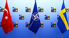 Türkiye, NATO ve İsveç bayrakları 