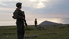 ABD askerleri 7 Haziran 2022 Çarşamba günü İsveç'in Gotland bölgesindeki Tofta kentinde düzenlenen BALTOPS yıllık Baltık Denizi askeri tatbikatının bir parçası olan amfibi çıkarma tatbikatının ardından Gotland sahiline çıktı. 