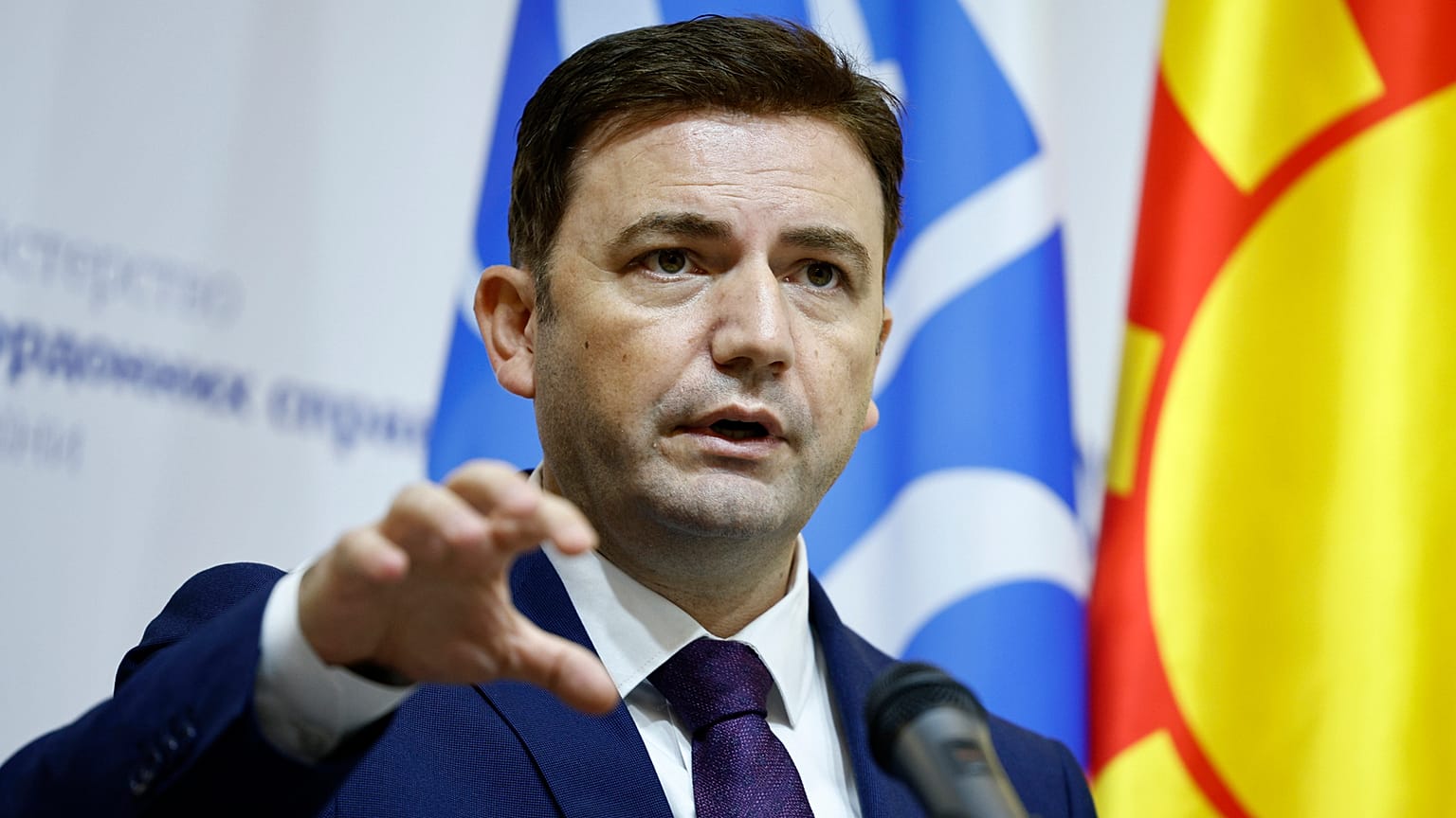 Nordmazedoniens Außenminister Bujar Osmani während einer Pressekonferenz mit seinem ukrainischen Kollegen Dmytro Kuleba in Kiew, 16. Oktober 2023