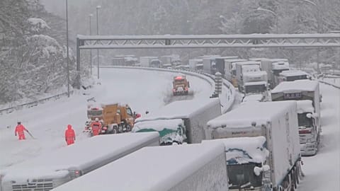 Le Japon fait face à d'importantes chûtes de neige, qui touchent principalement la côte ouest de la péninsule, où elles pourrait atteindre 90 cm cette fin de semaine.