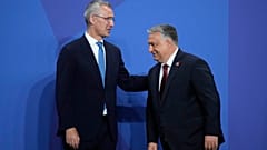 Jens Stoltenberg NATO-főtitkár Orbán Viktor miniszterelnökkel a madridi NATO-csúcstalálkozón 2022. június 29-én