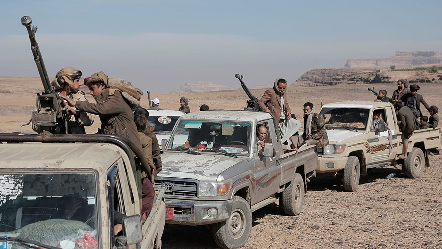 Husi savaşçıları başkent Sana yakınlarında Gazze Şeridi'ndeki Filistinlilere destek ve ABD'nin Yemen'e yönelik saldırılarına karşı düzenlenen mitinge katıldı
