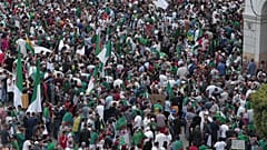  مظاهرة مناهضة للحكومة الجزائرية السابقة في وسط العاصمة الجزائر، 24 مايو، 2019.