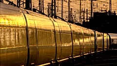 Imagen de un tren que se dispone a comenzar su viaje en la estación de Fráncfort del Meno, Alemania, el miércoles 24 de enero de 2024.