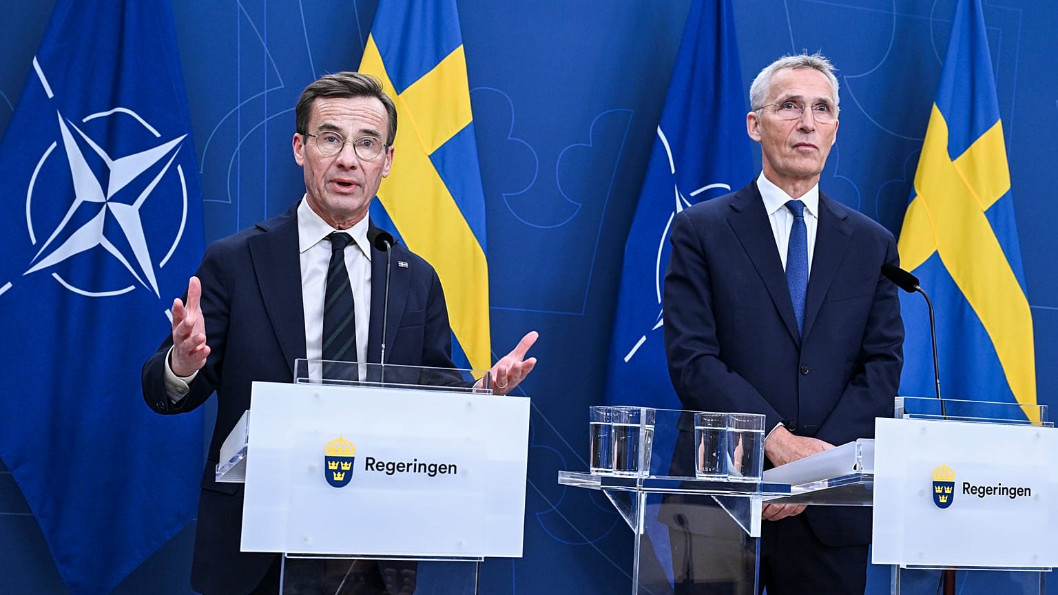 Il primo ministro svedese Ulf Kristersson con il Segretario generale della Nato Jens Stoltenberg