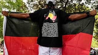 A gyarmatosítók elnyomták az őslakosokat