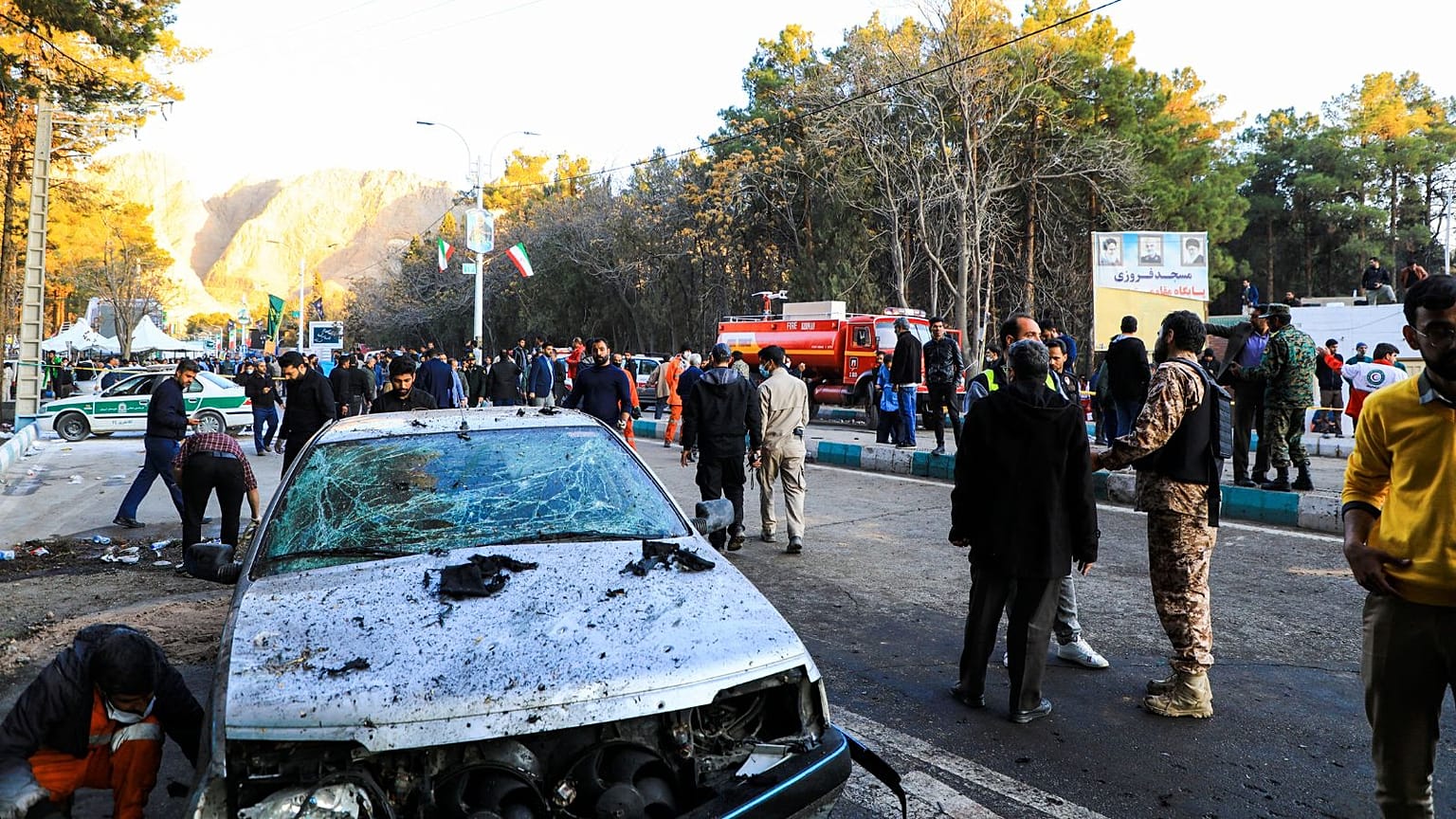 عکس آرشیوی از انفجارها در مراسم سالگرد قاسم سلیمانی در کرمان که داعش مسئولیت آنرا برعهده گرفت