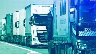 Lkw-Schlange auf der A12 zwischen Berlin und der polnischen Grenze in Frankfurt (Oder), März 2020
