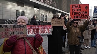 Nach dem Absturz des Russischen Militärflugzeugs, bei dem angeblich ukrainische Kriegsgefangene an Bord gewesen sein sollen, haben Familien noch immer keine Informationen.