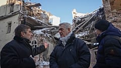 في الوسط، لمفوض السامي للأمم المتحدة لشؤون اللاجئين، فيليبو غراندي